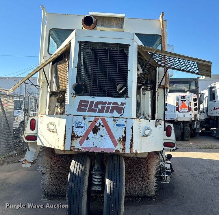 image for item DS2518 1996 Elgin Pelican  street sweeper