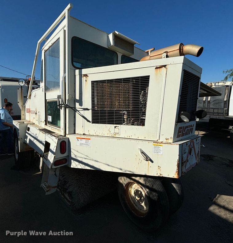 image for item DS2518 1996 Elgin Pelican  street sweeper
