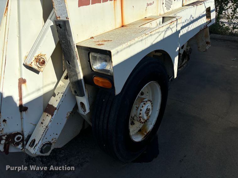 image for item DS2518 1996 Elgin Pelican  street sweeper