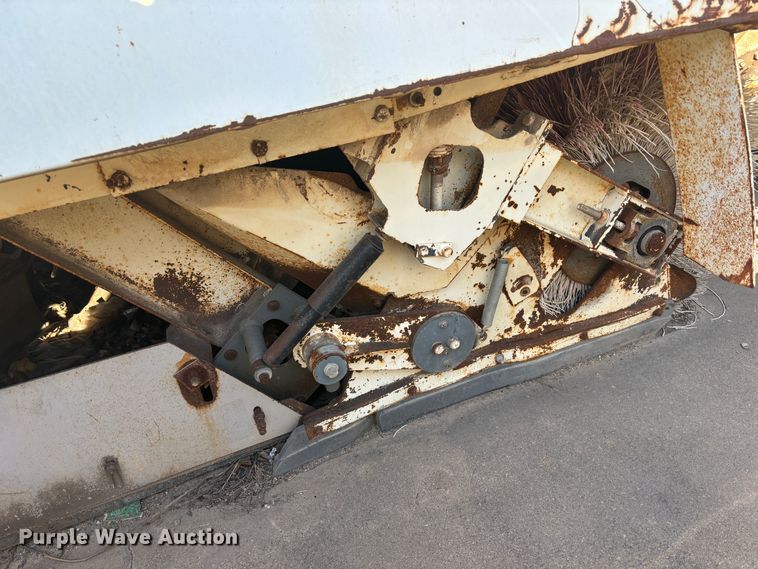 image for item DS2518 1996 Elgin Pelican  street sweeper