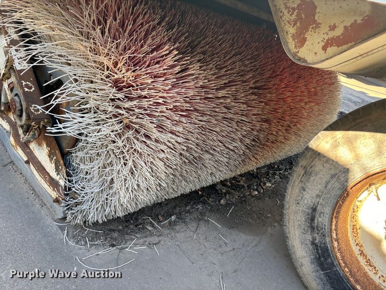 image for item DS2518 1996 Elgin Pelican  street sweeper