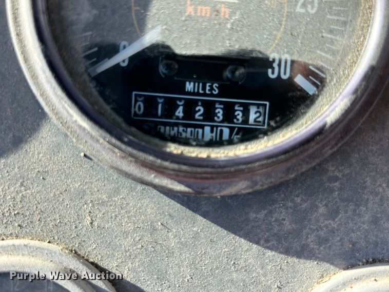 image for item DS2518 1996 Elgin Pelican  street sweeper