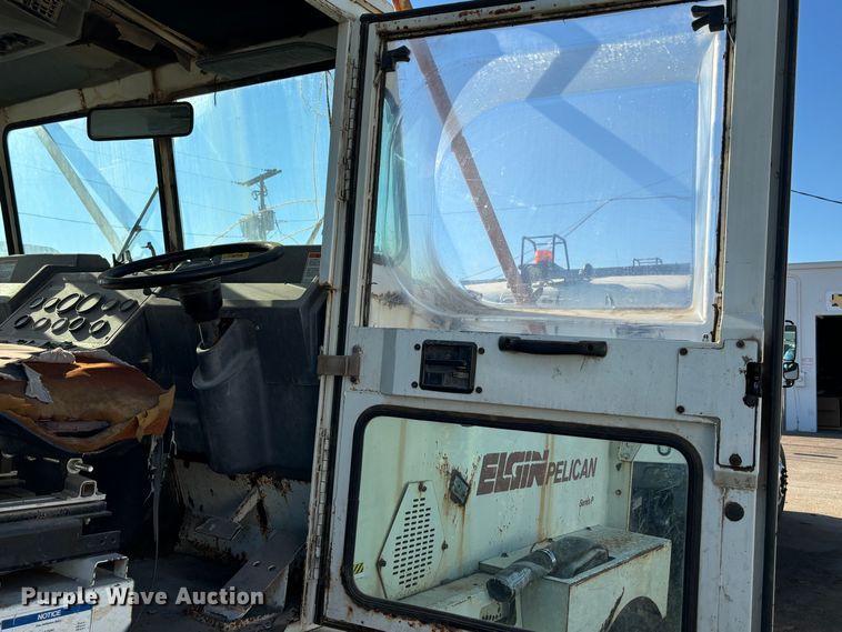 image for item DS2518 1996 Elgin Pelican  street sweeper