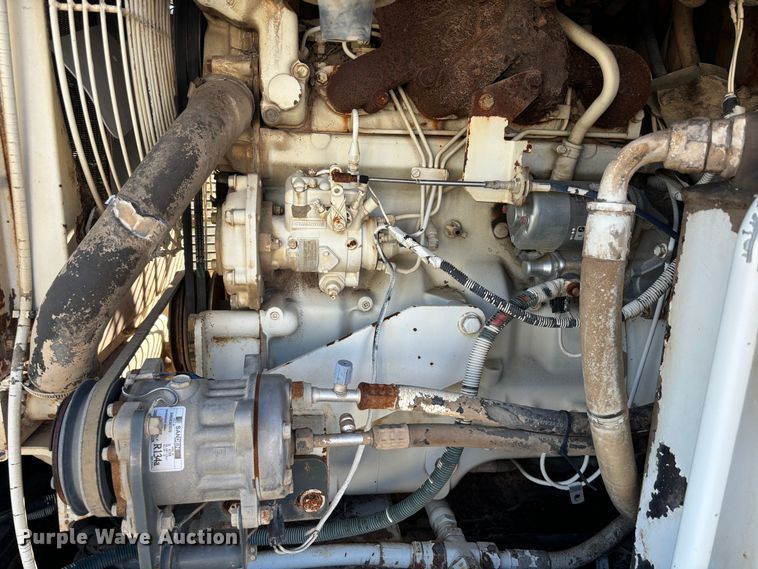 image for item DS2518 1996 Elgin Pelican  street sweeper