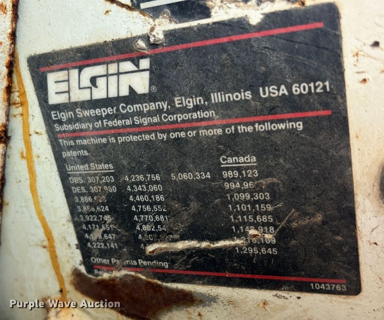 image for item DS2518 1996 Elgin Pelican  street sweeper