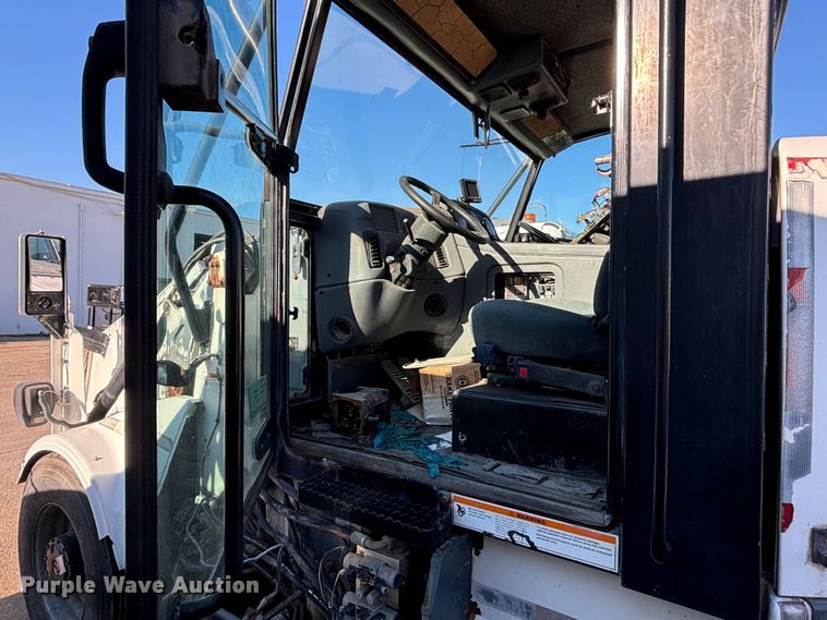 image for item DS2519 Elgin Pelican  street sweeper