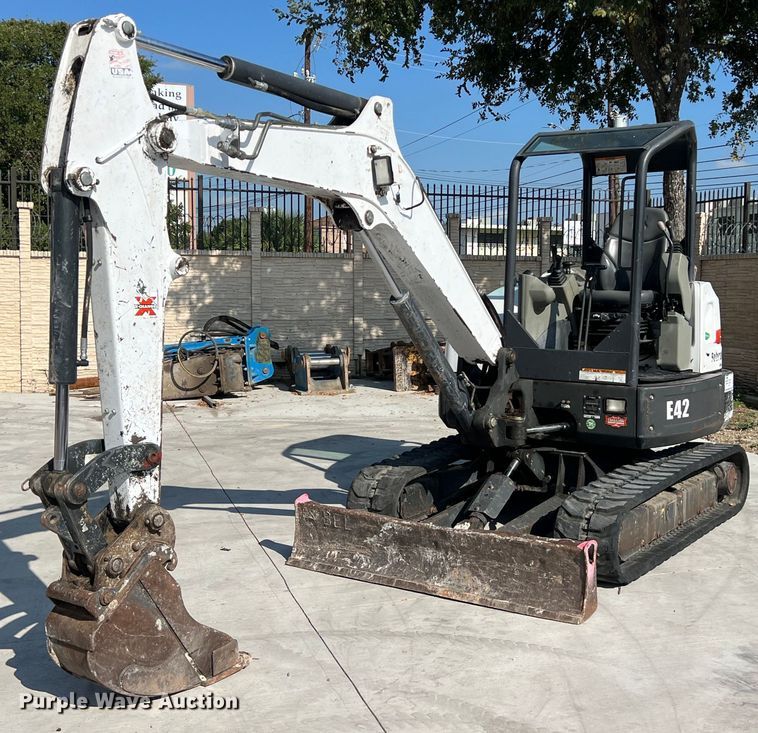 image for item DS3122 2014 Bobcat E42 mini excavator