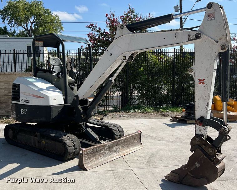 image for item DS3122 2014 Bobcat E42 mini excavator
