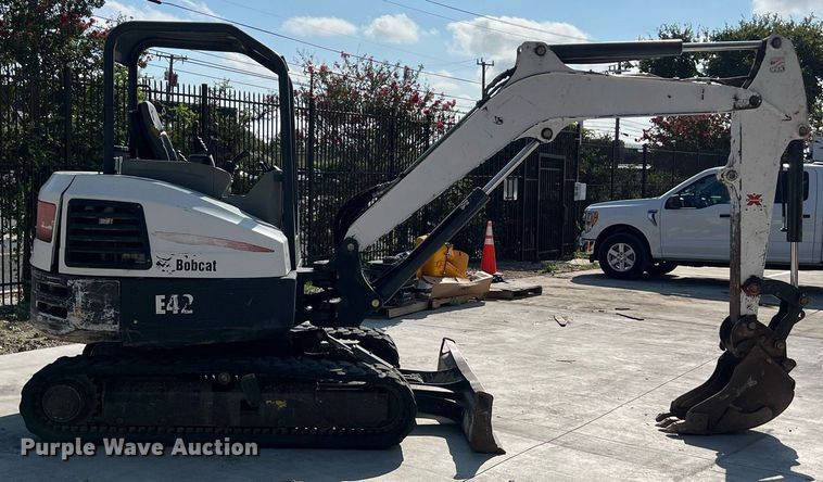 image for item DS3122 2014 Bobcat E42 mini excavator