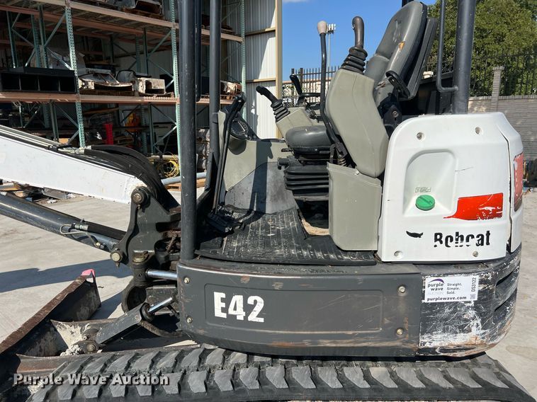 image for item DS3122 2014 Bobcat E42 mini excavator