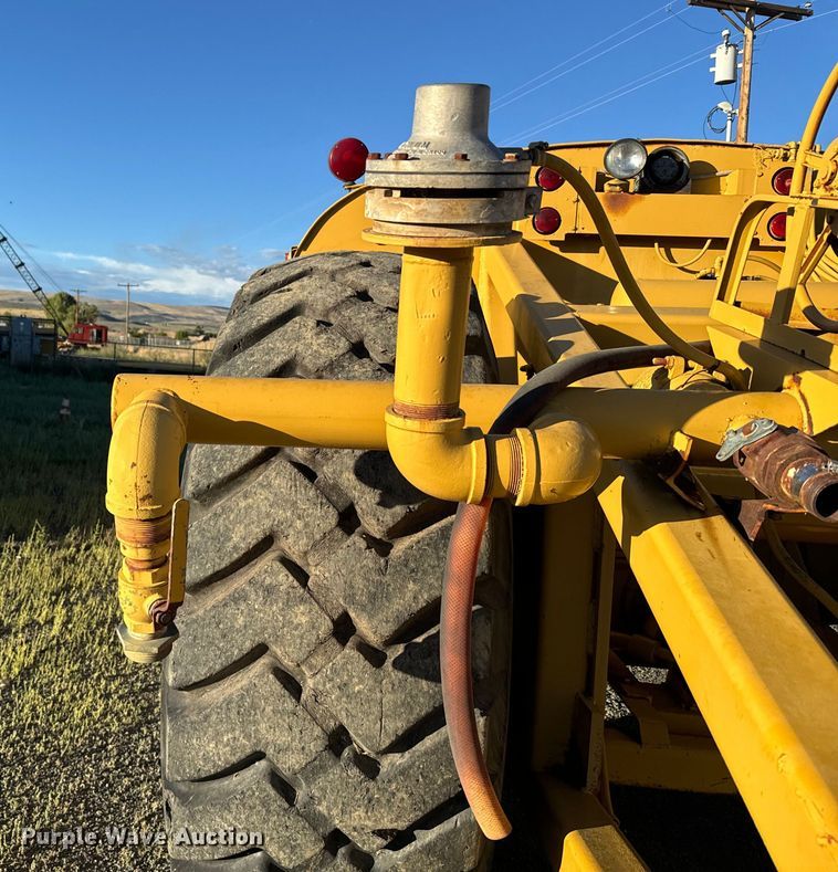 image for item DS4728 1980 Caterpillar 621B water wagon