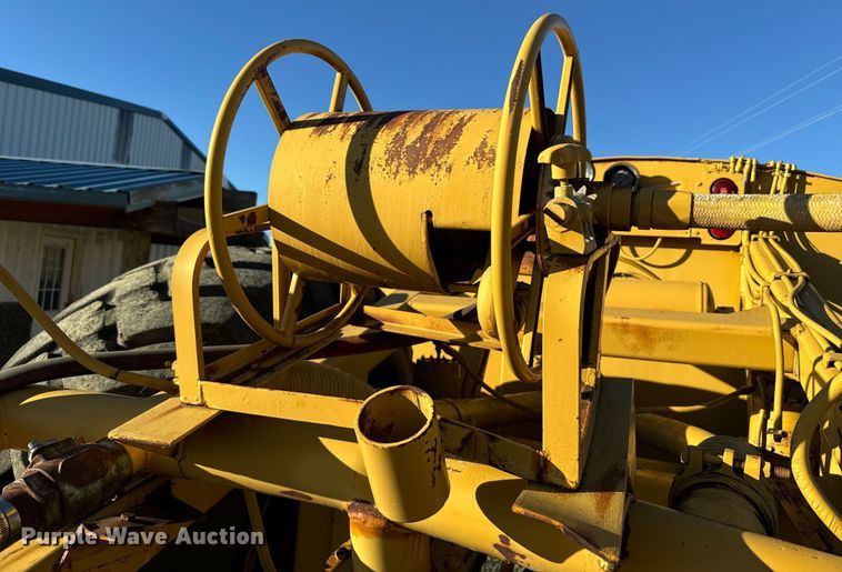 image for item DS4728 1980 Caterpillar 621B water wagon