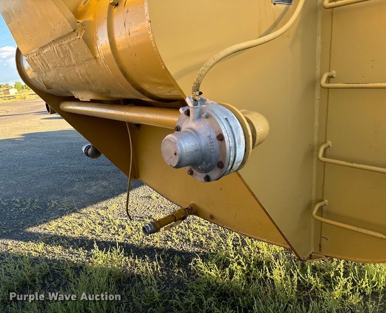 image for item DS4728 1980 Caterpillar 621B water wagon