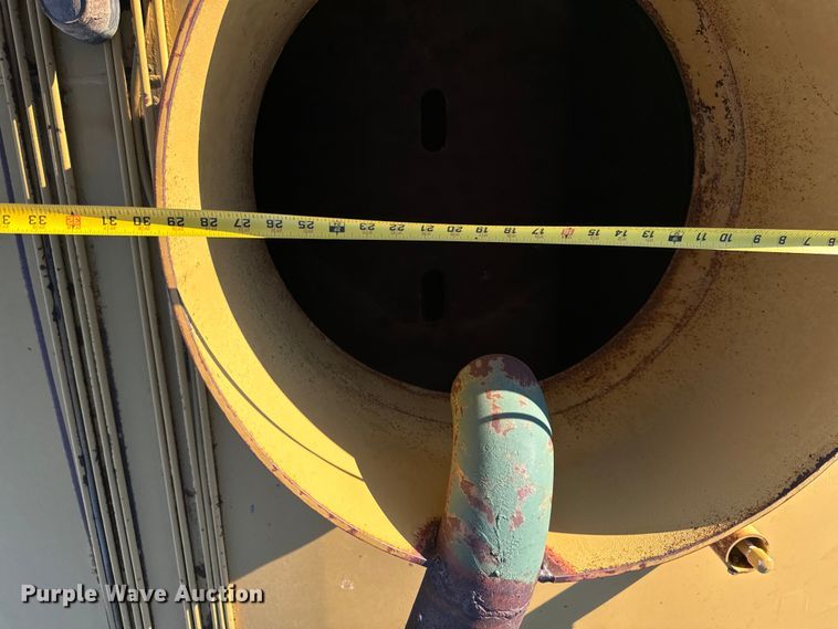 image for item DS4728 1980 Caterpillar 621B water wagon