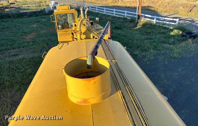 image for item DS4728 1980 Caterpillar 621B water wagon