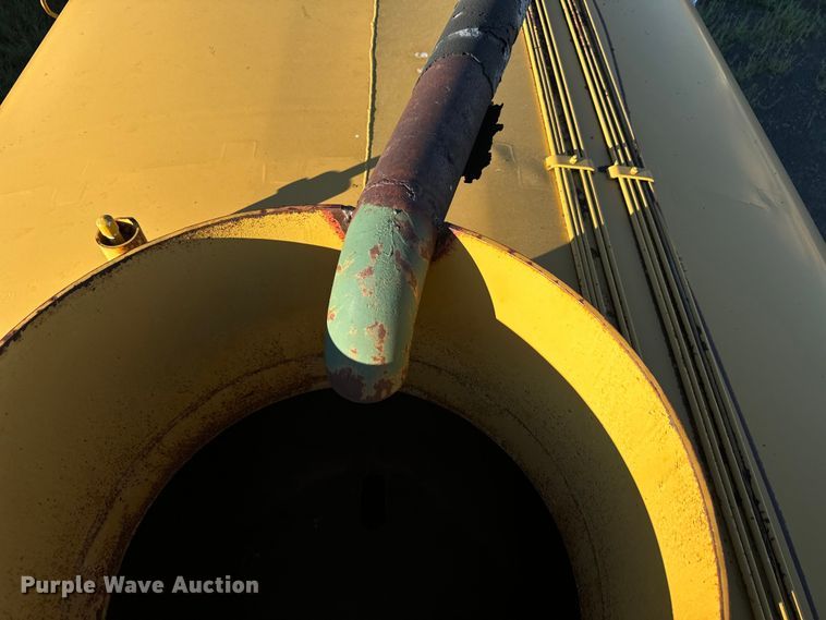 image for item DS4728 1980 Caterpillar 621B water wagon