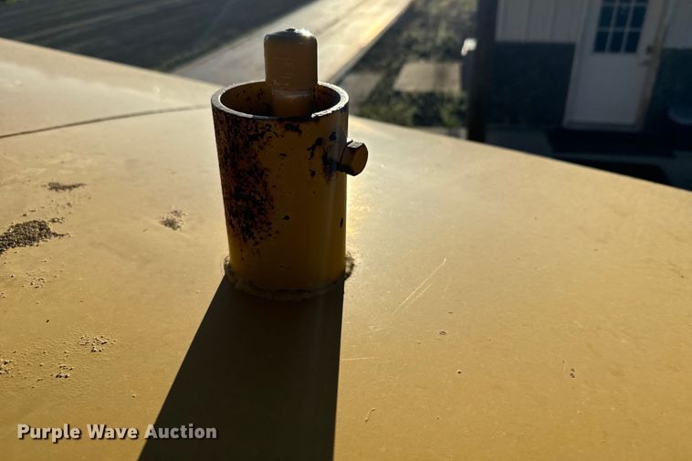 image for item DS4728 1980 Caterpillar 621B water wagon