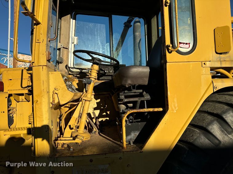 image for item DS4728 1980 Caterpillar 621B water wagon