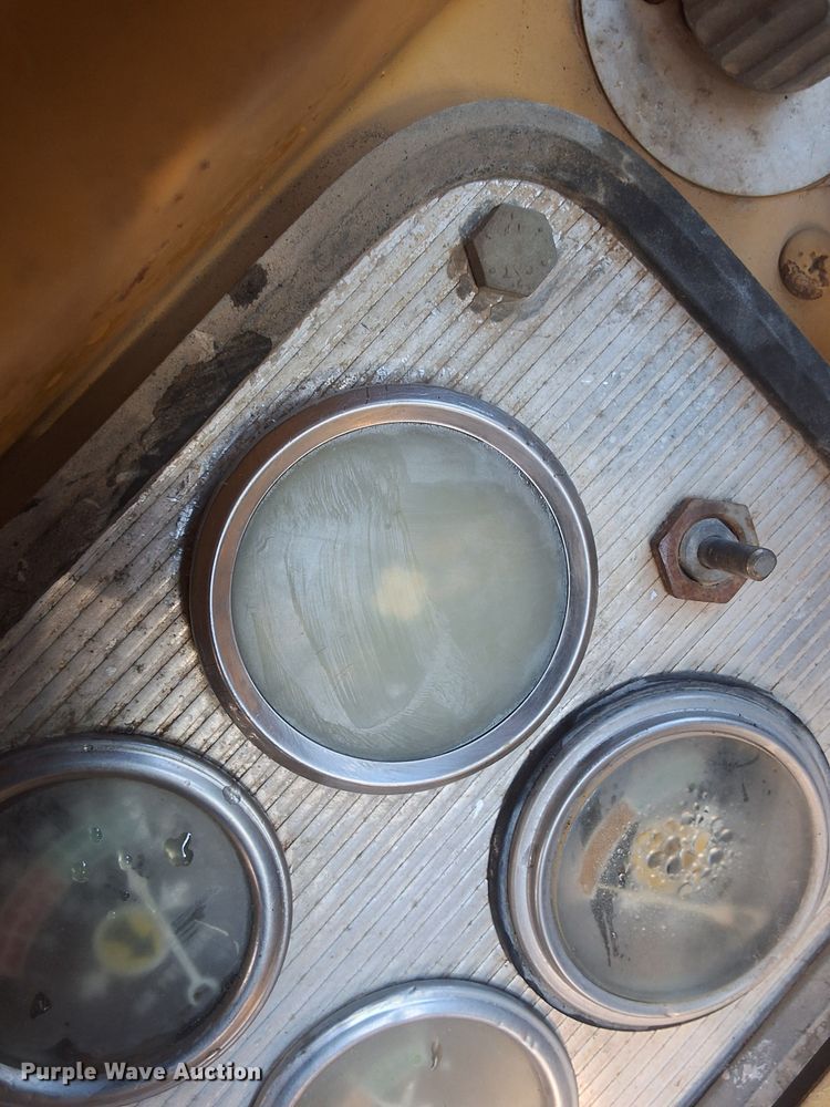 image for item DS4728 1980 Caterpillar 621B water wagon