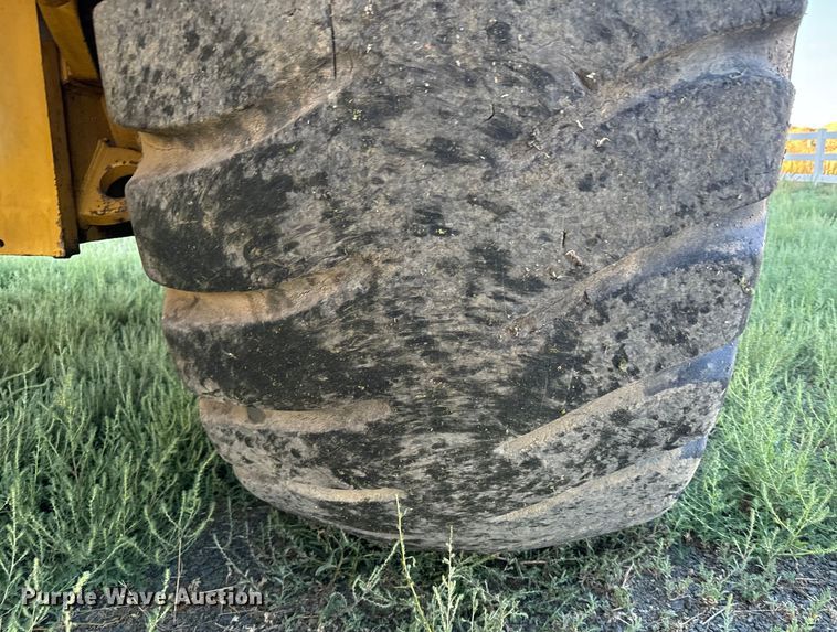 image for item DS4728 1980 Caterpillar 621B water wagon