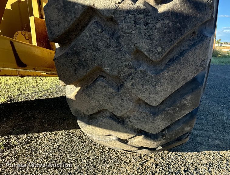 image for item DS4728 1980 Caterpillar 621B water wagon