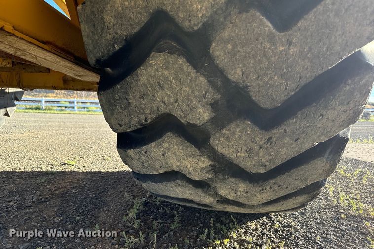 image for item DS4728 1980 Caterpillar 621B water wagon