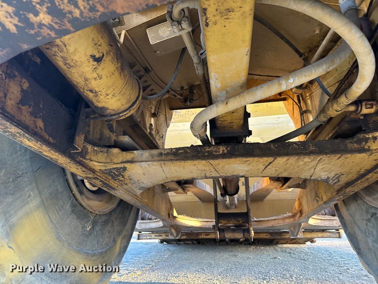 image for item DS4729 1987 Caterpillar 615 elevating scraper