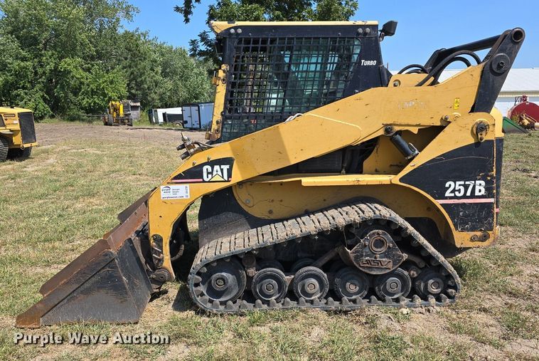 image for item DS4791 2004 Caterpillar 257B tracked skid steer loader