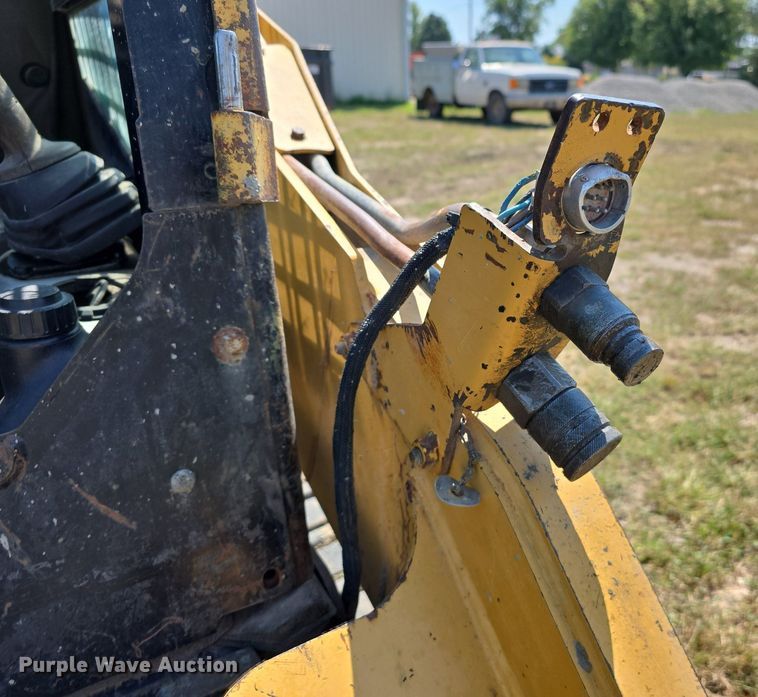 image for item DS4791 2004 Caterpillar 257B tracked skid steer loader
