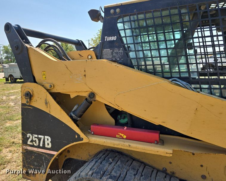 image for item DS4791 2004 Caterpillar 257B tracked skid steer loader