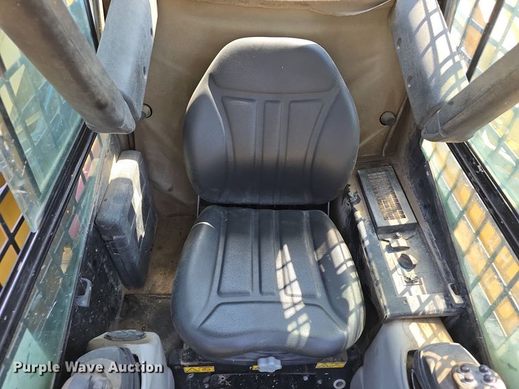 image for item DS4791 2004 Caterpillar 257B tracked skid steer loader