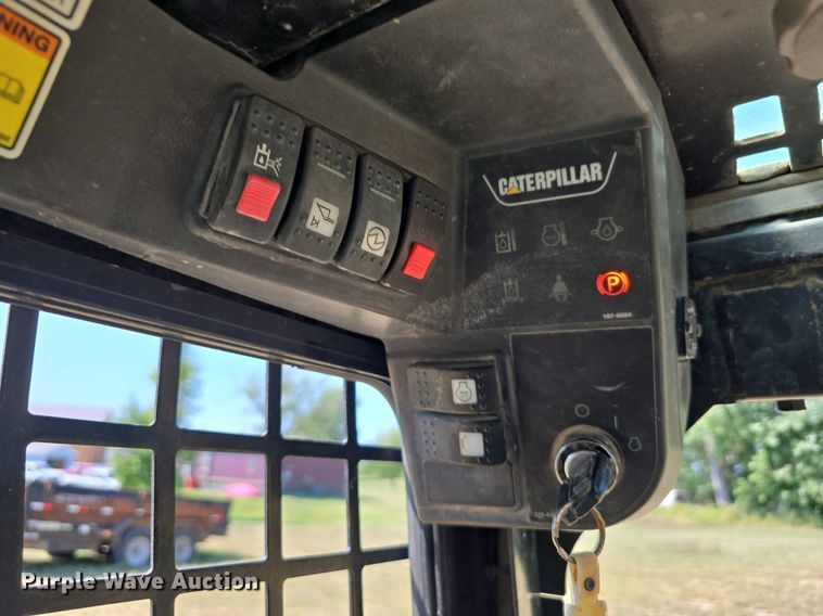 image for item DS4791 2004 Caterpillar 257B tracked skid steer loader