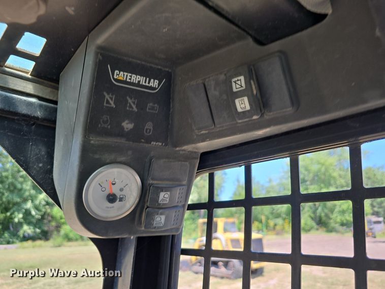 image for item DS4791 2004 Caterpillar 257B tracked skid steer loader