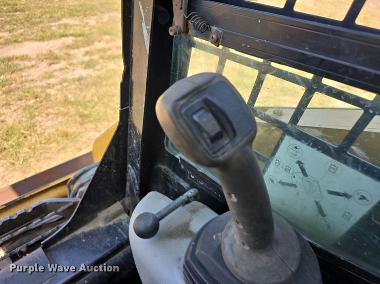 image for item DS4791 2004 Caterpillar 257B tracked skid steer loader