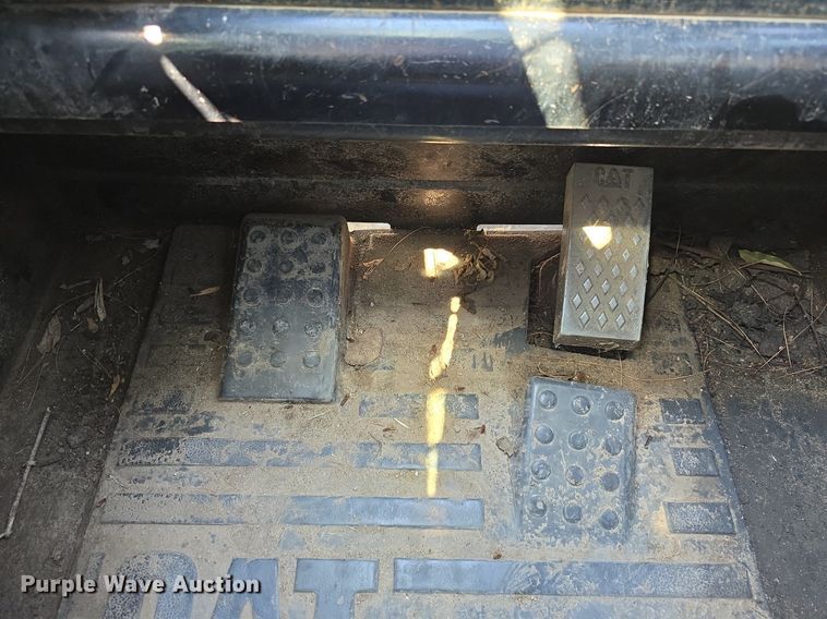 image for item DS4791 2004 Caterpillar 257B tracked skid steer loader