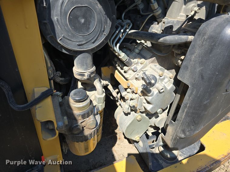 image for item DS4791 2004 Caterpillar 257B tracked skid steer loader