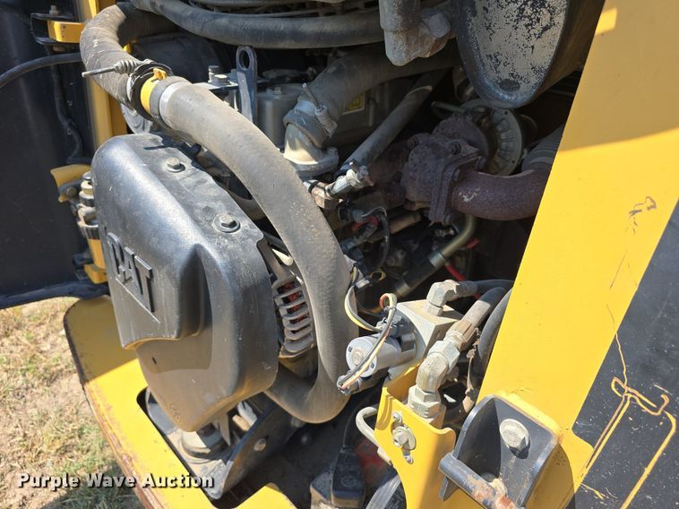 image for item DS4791 2004 Caterpillar 257B tracked skid steer loader