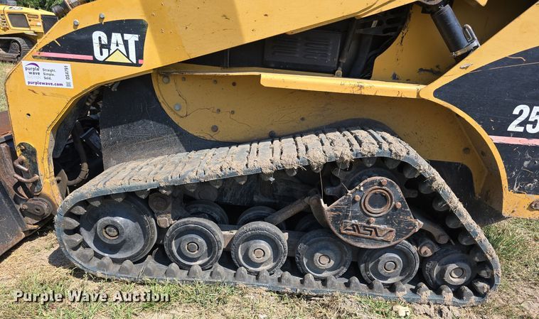 image for item DS4791 2004 Caterpillar 257B tracked skid steer loader