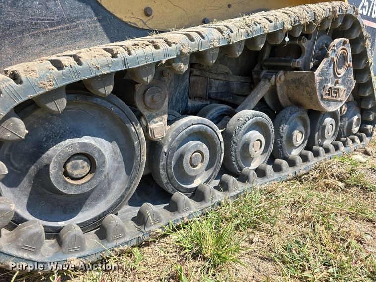 image for item DS4791 2004 Caterpillar 257B tracked skid steer loader