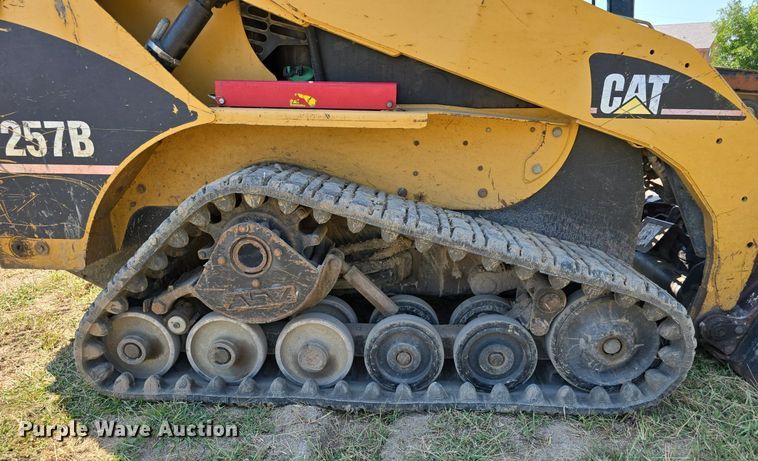 image for item DS4791 2004 Caterpillar 257B tracked skid steer loader