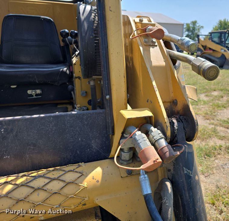 image for item DS4792 2000 ASV Posi-Track 4810 tracked skid steer loader