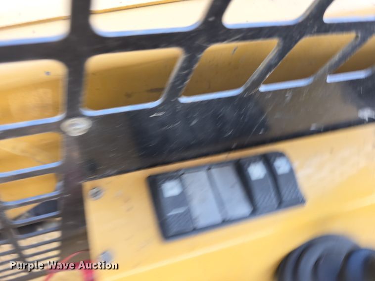 image for item DS4792 2000 ASV Posi-Track 4810 tracked skid steer loader