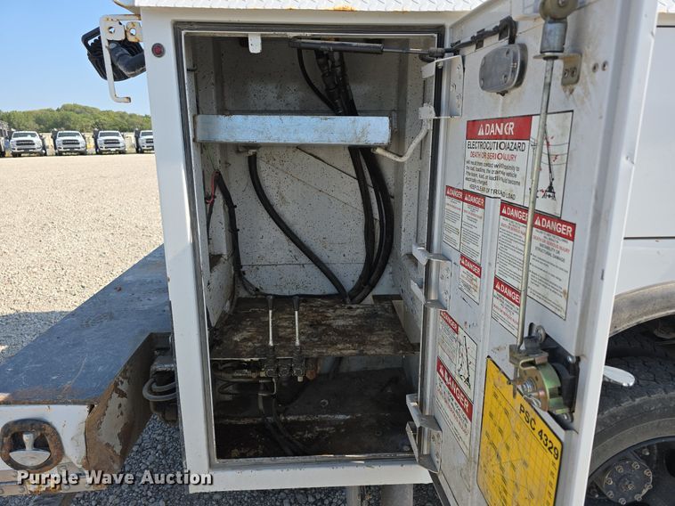 image for item DS4832 2019 Dodge Ram 5500HD utility / service truck