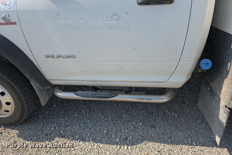 image for item DS4832 2019 Dodge Ram 5500HD utility / service truck