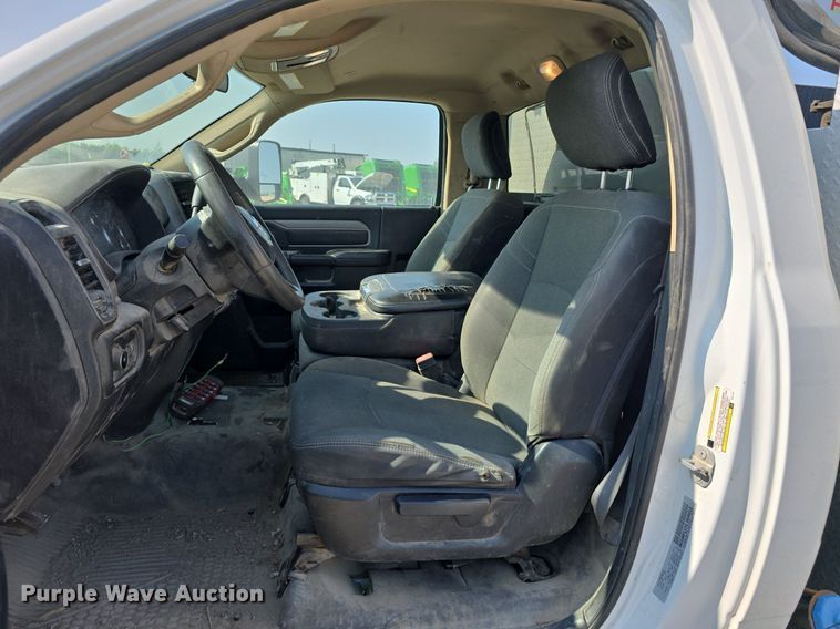 image for item DS4832 2019 Dodge Ram 5500HD utility / service truck