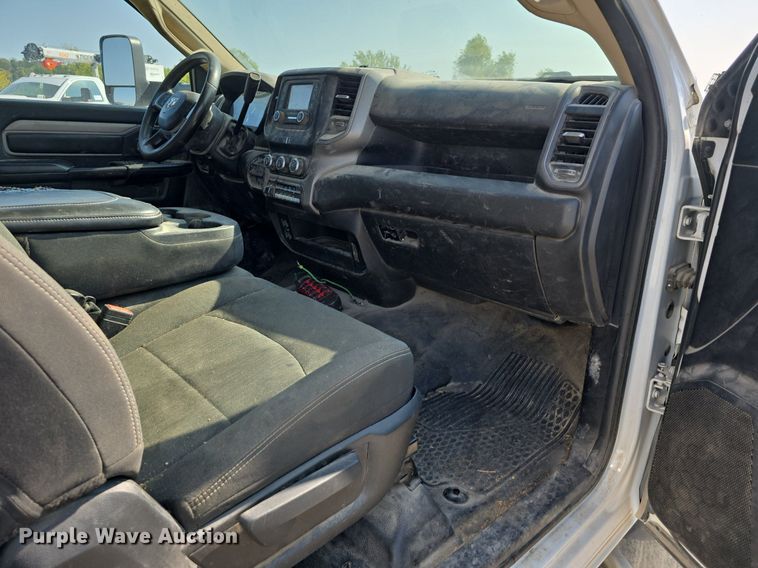 image for item DS4832 2019 Dodge Ram 5500HD utility / service truck