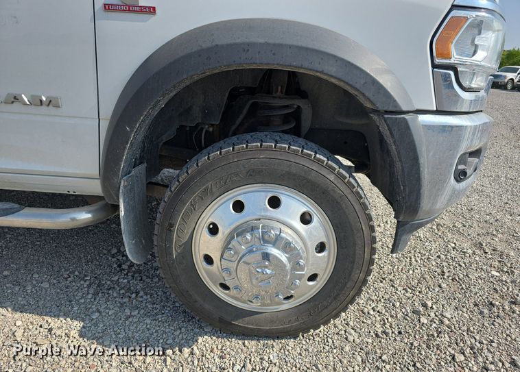 image for item DS4832 2019 Dodge Ram 5500HD utility / service truck