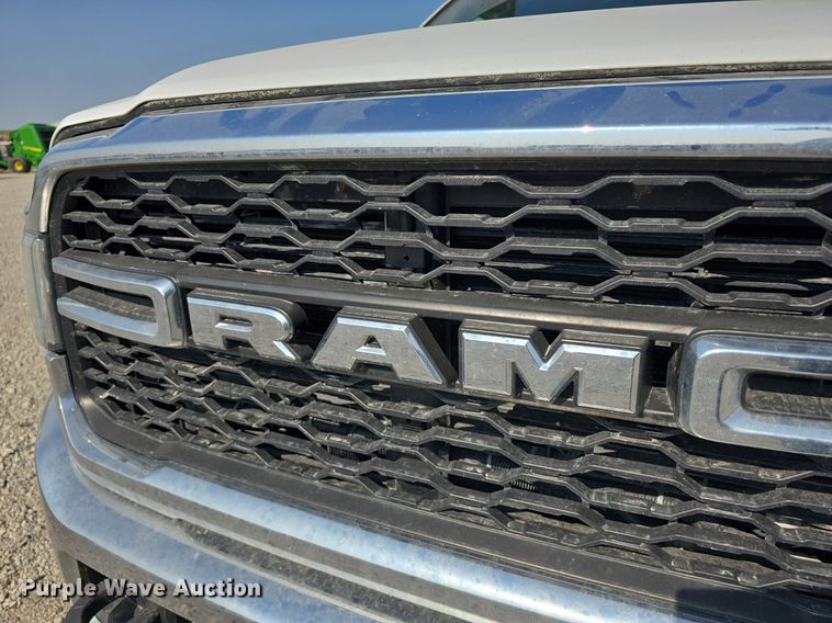 image for item DS4832 2019 Dodge Ram 5500HD utility / service truck