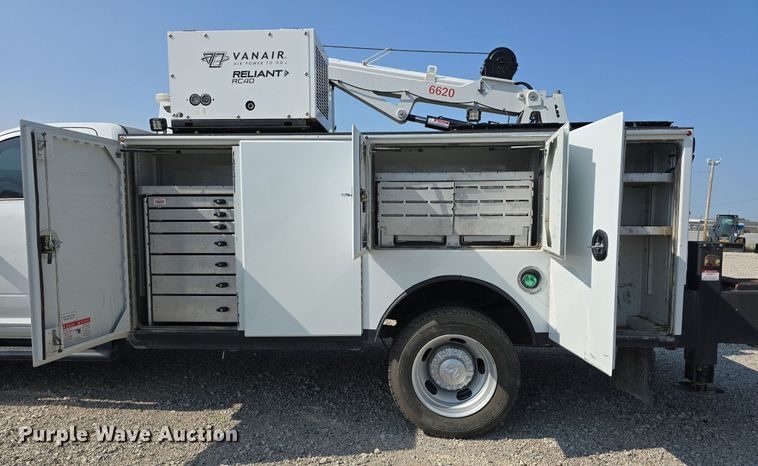 image for item DS4833 2018 Dodge Ram 5500HD utility / service truck