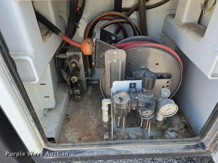 image for item DS4833 2018 Dodge Ram 5500HD utility / service truck